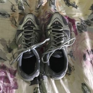 underarmour gray sneakers